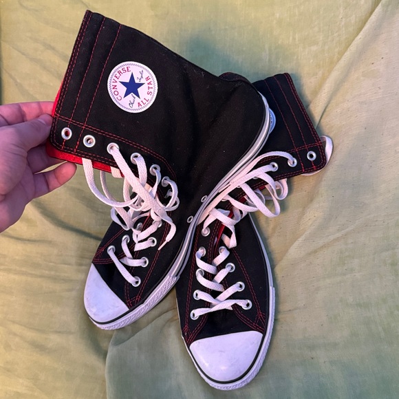 Converse - 2000s Black/Red XHi Tops - Picture 2 of 3